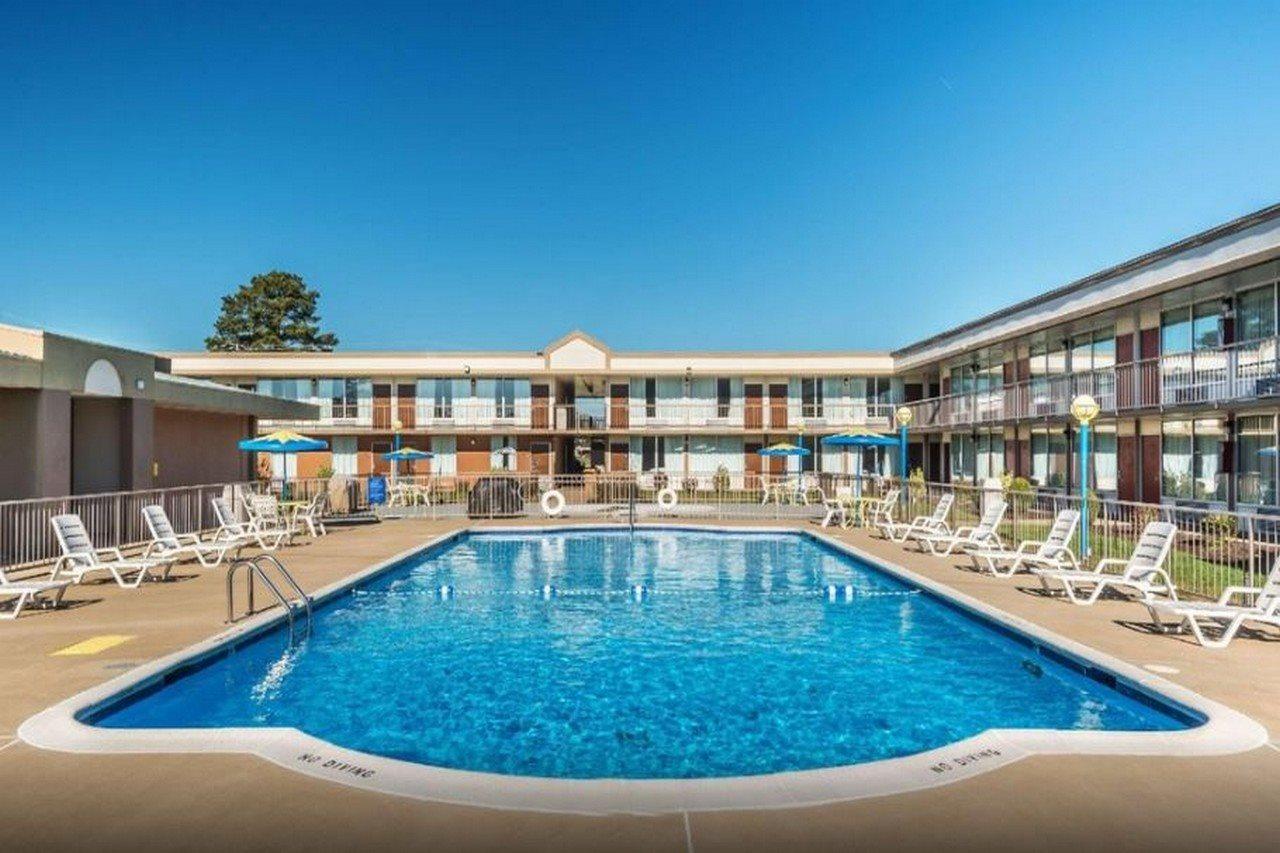 Days Inn By Wyndham South Hill Kültér fotó