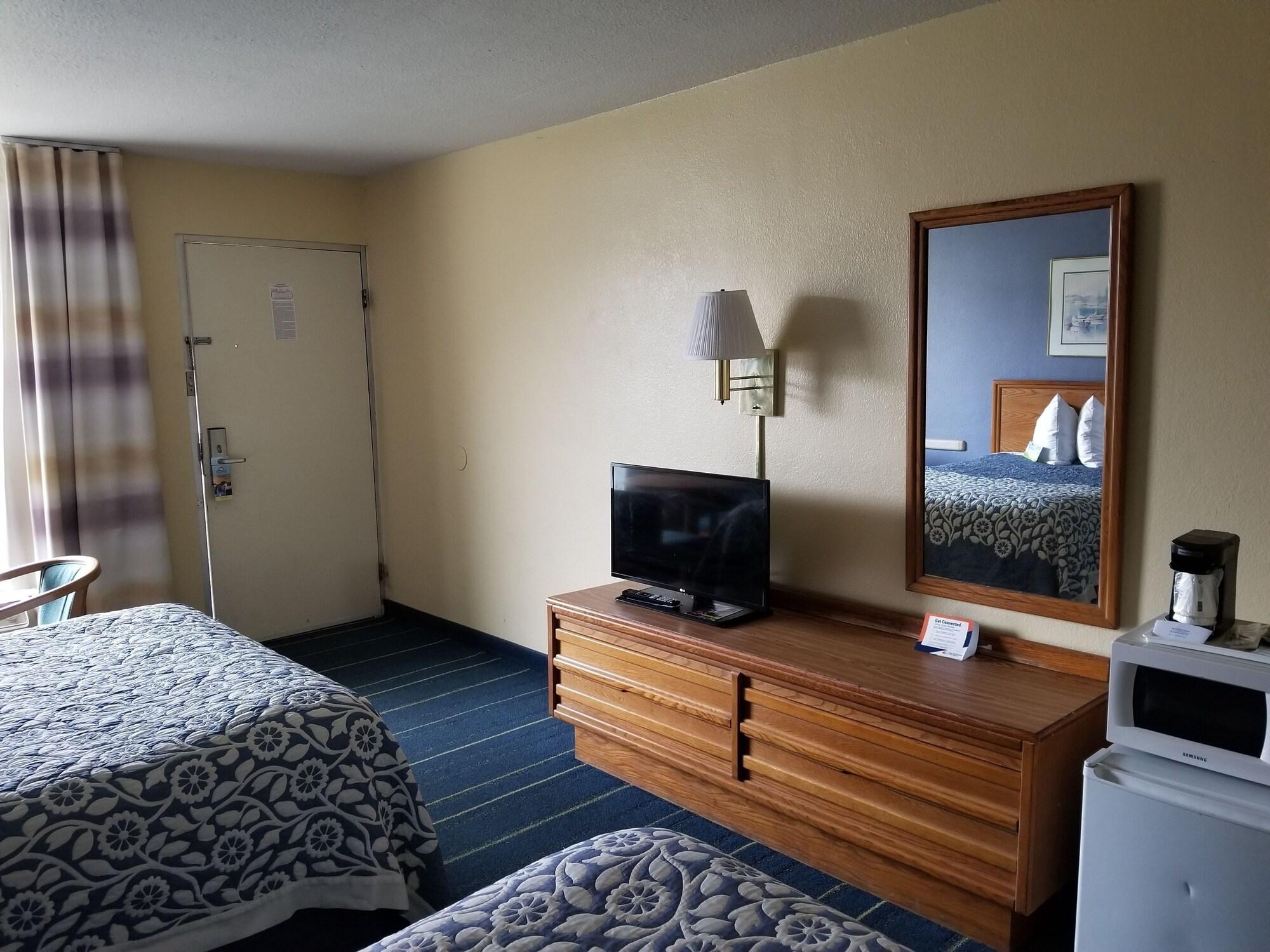 Days Inn By Wyndham South Hill Kültér fotó