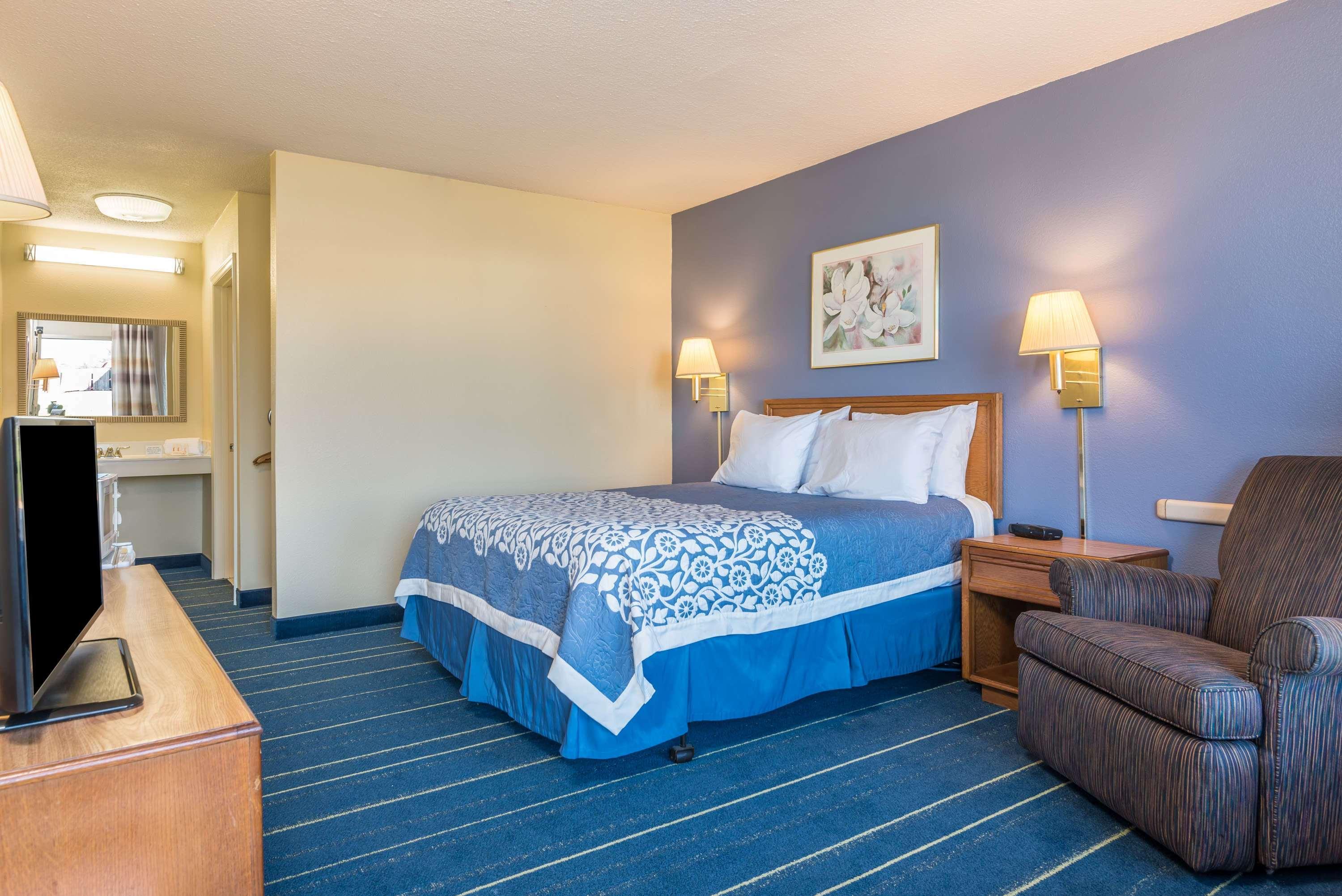 Days Inn By Wyndham South Hill Kültér fotó
