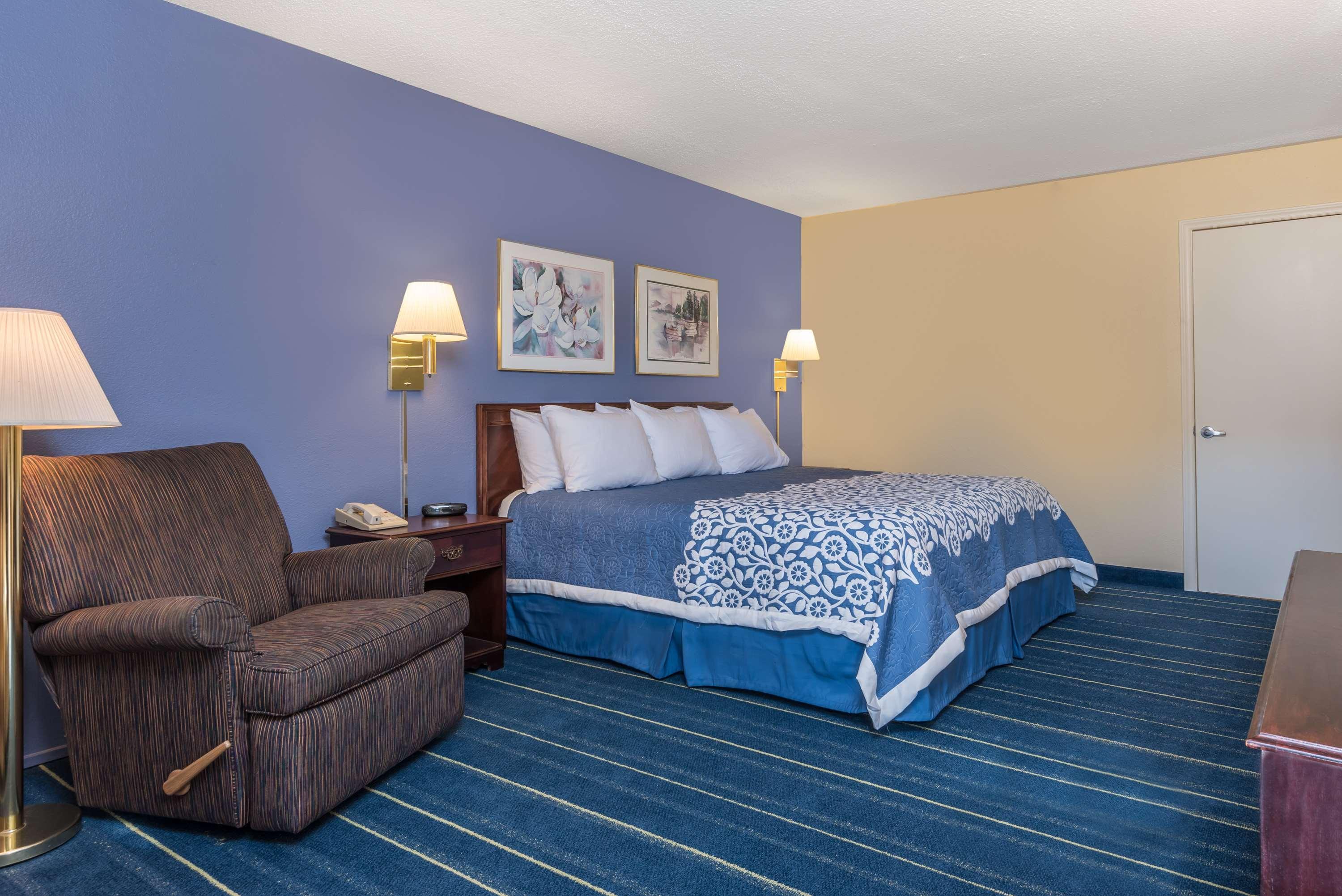 Days Inn By Wyndham South Hill Kültér fotó