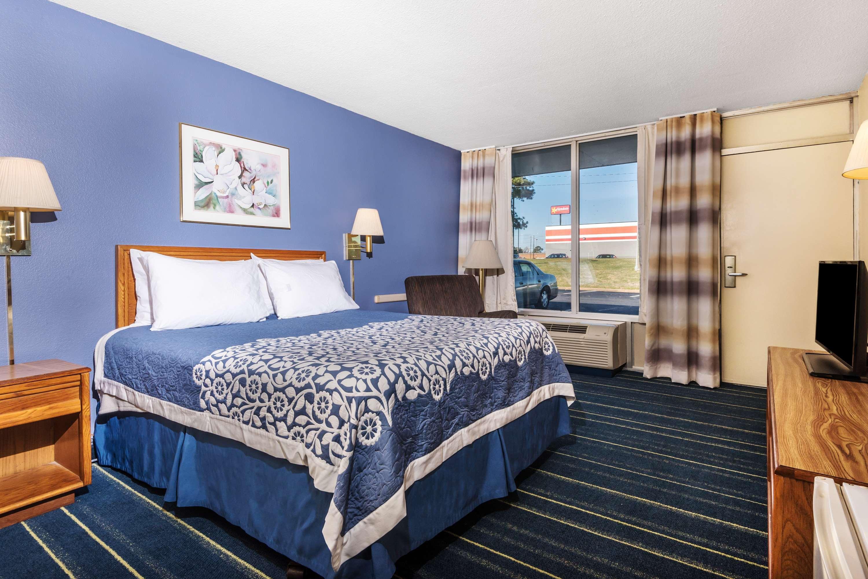 Days Inn By Wyndham South Hill Kültér fotó