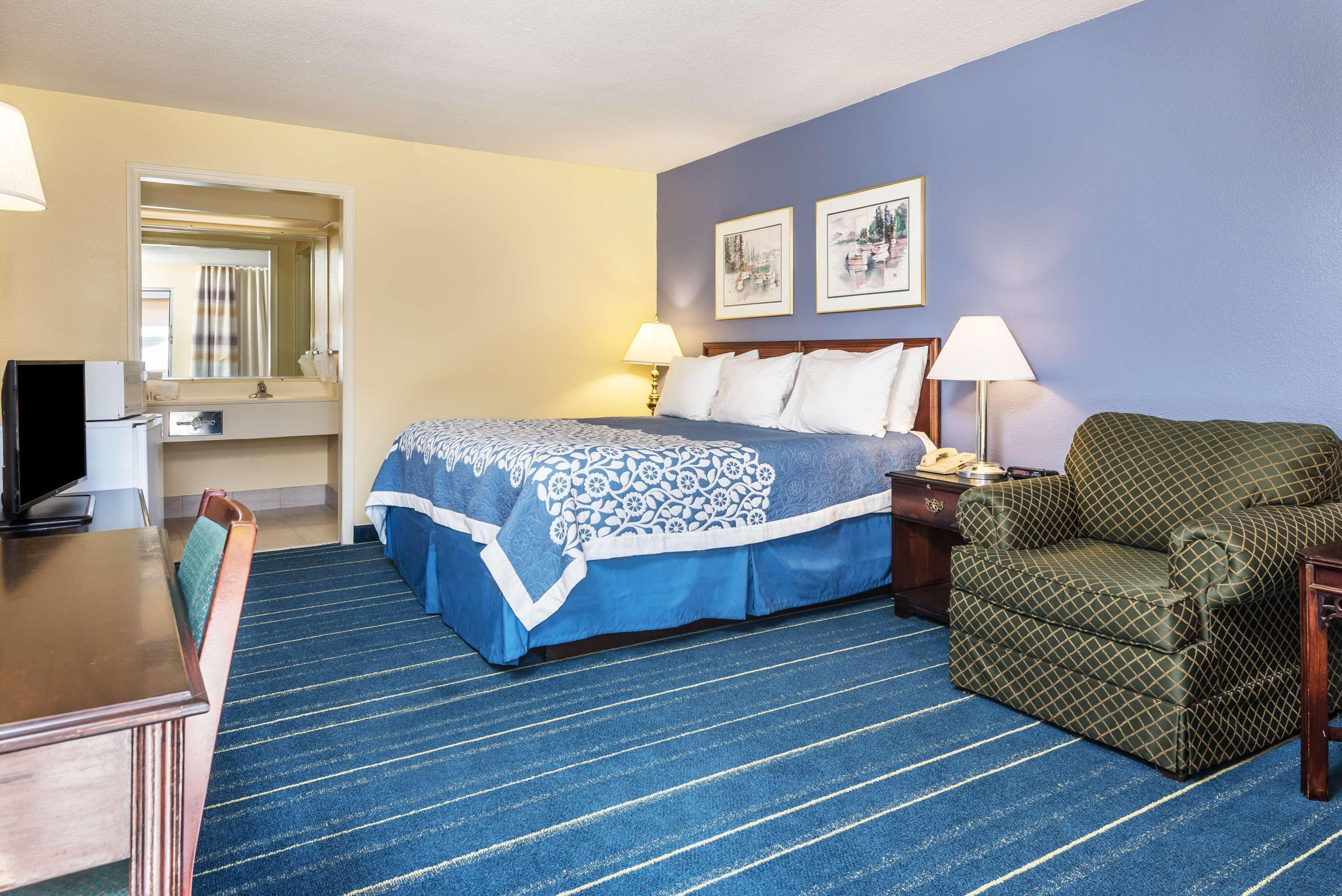 Days Inn By Wyndham South Hill Kültér fotó