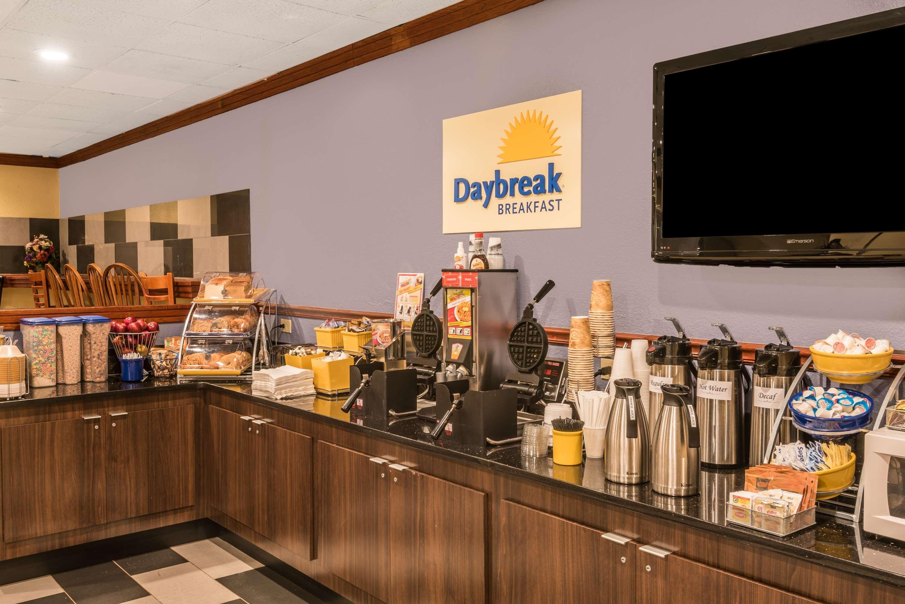 Days Inn By Wyndham South Hill Kültér fotó
